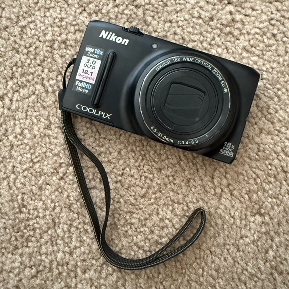 Nikon COOLPIX S9400 Black Digital Camera - Picture 2 of 2